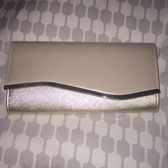 Clutch - Picture 1 of 3